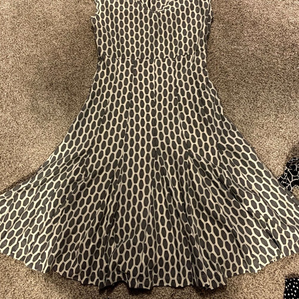 Dress - Picture 3 of 3
